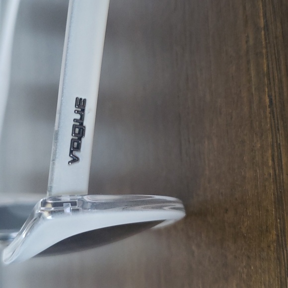 NWOT Vogue women's sunglasses with case and towel - Picture 2 of 8